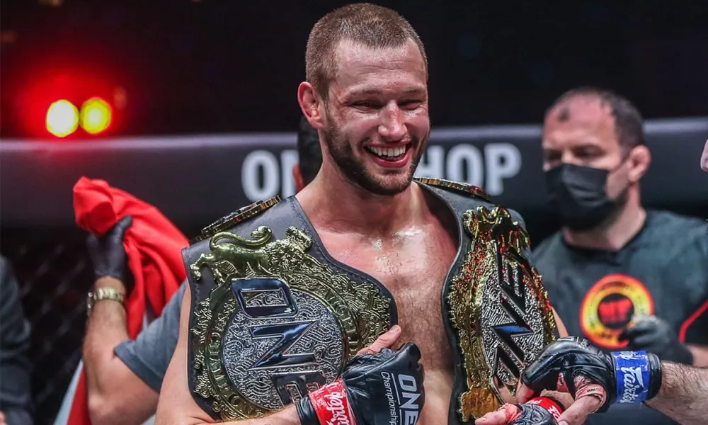 Cựu vô địch One Championship Reinier De Ridder ký hợp đồng với UFC với tư cách là cầu thủ tự do - Trang web chính thức của Cris Cyborg