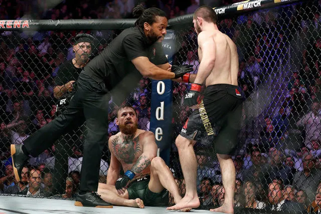 Trận đấu miễn phí UFC: Khabib Nurmagomedov khiến Conor McGregor phải chịu thua trong trận tranh đai căng thẳng - Yahoo Sports