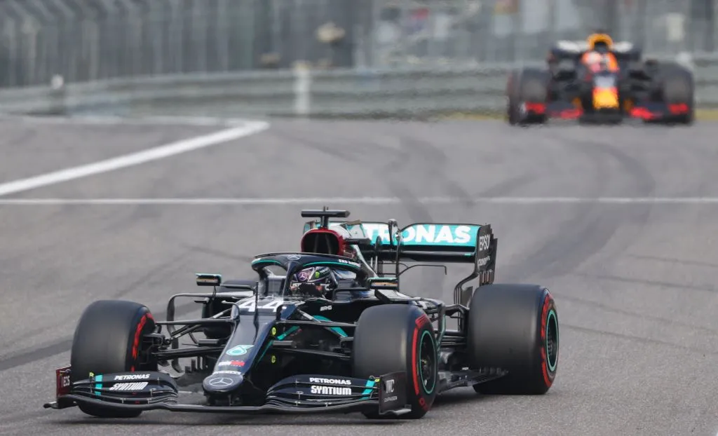 Hamilton sánh ngang kỷ lục 'khó lật đổ' của huyền thoại F1 Schumacher