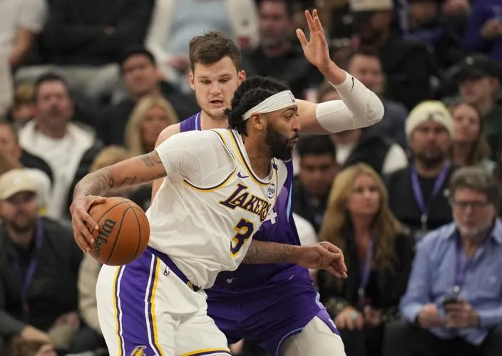 Anthony Davis scores 33, LeBron James takes over late as Lakers hold on to  beat Jazz 105-104 | Sports | mankatofreepress.com