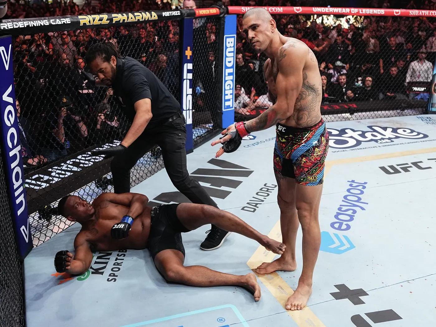 image_674fe15185fa7 Alex Pereira gifts parents a mansion thanks to his UFC success