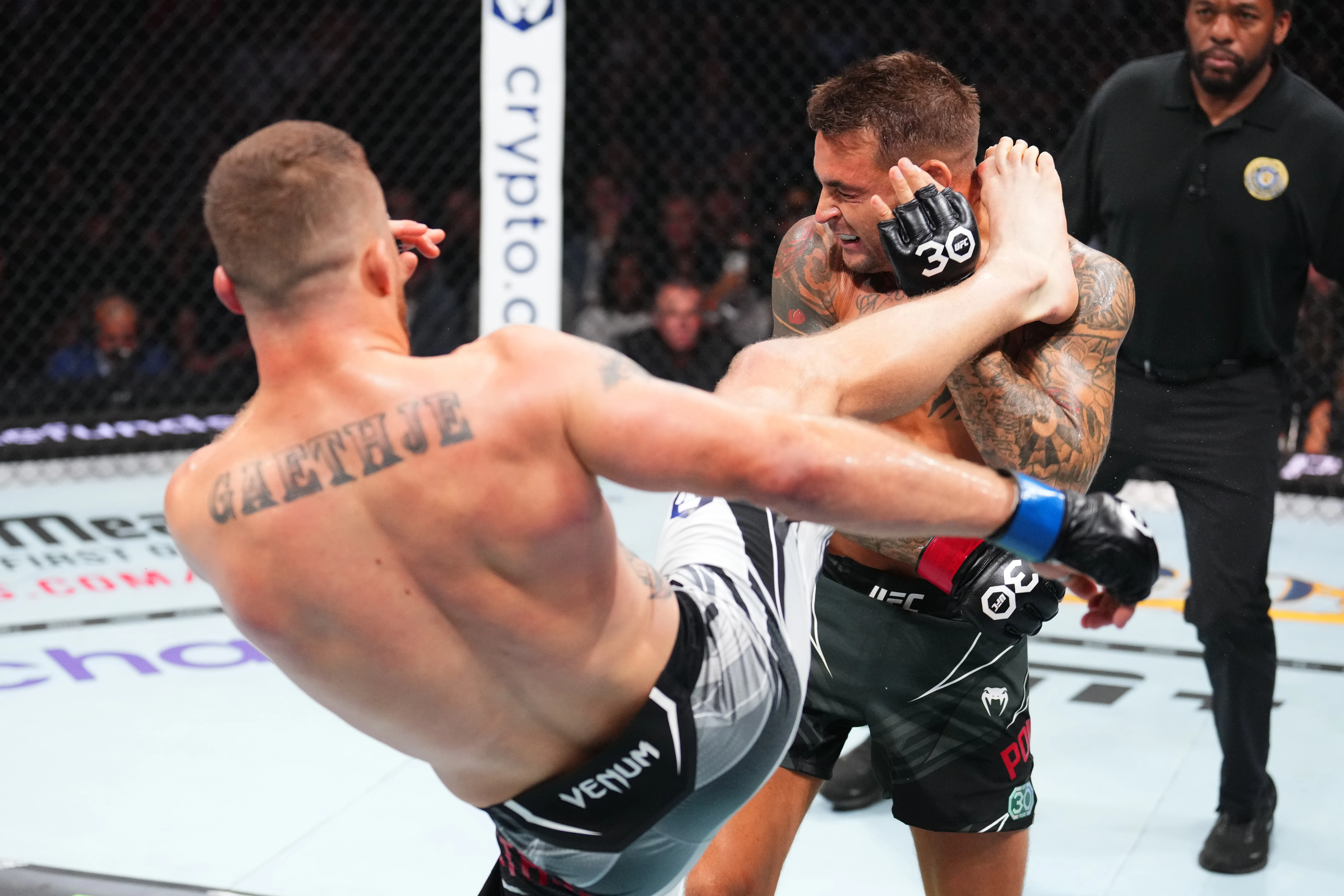 Justin Gaethje hạ gục Dustin Poirier bằng cú đá đầu tàn bạo KO tại UFC 291 để giành danh hiệu BMF và giải quyết tỷ số | The Sun