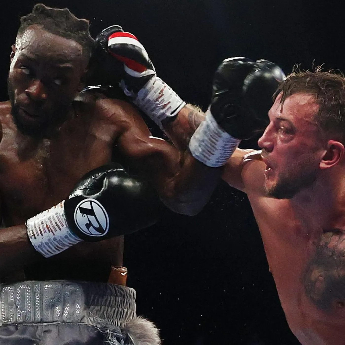 image_675806c909eb9 Denzel Bentley Shatters Brad Pauls, Claims Third British Title – World Glory Awaits!