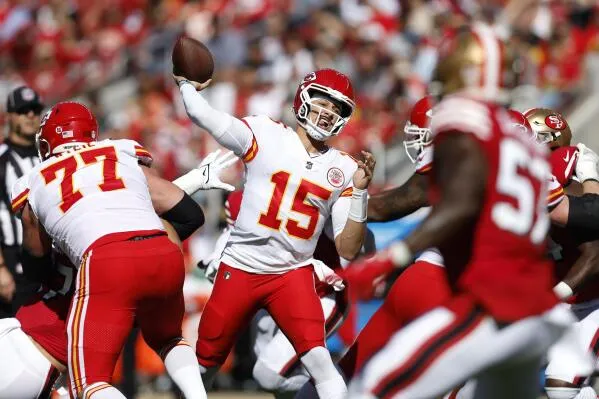 Chiefs' Patrick Mahomes keeping busy even during bye week | AP News