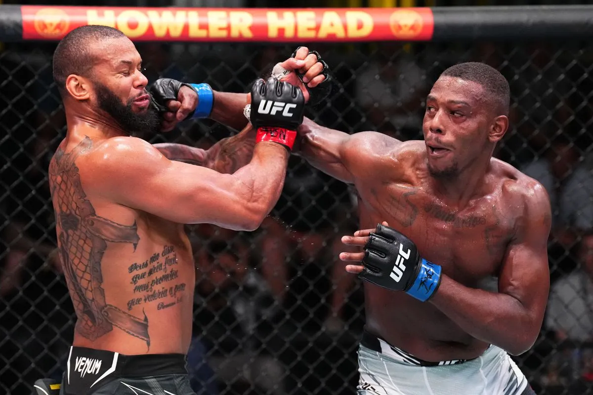 image_675a994c9d0fc Jamahal Hill was "scolded" by Alex Pereira's former kickboxing rival