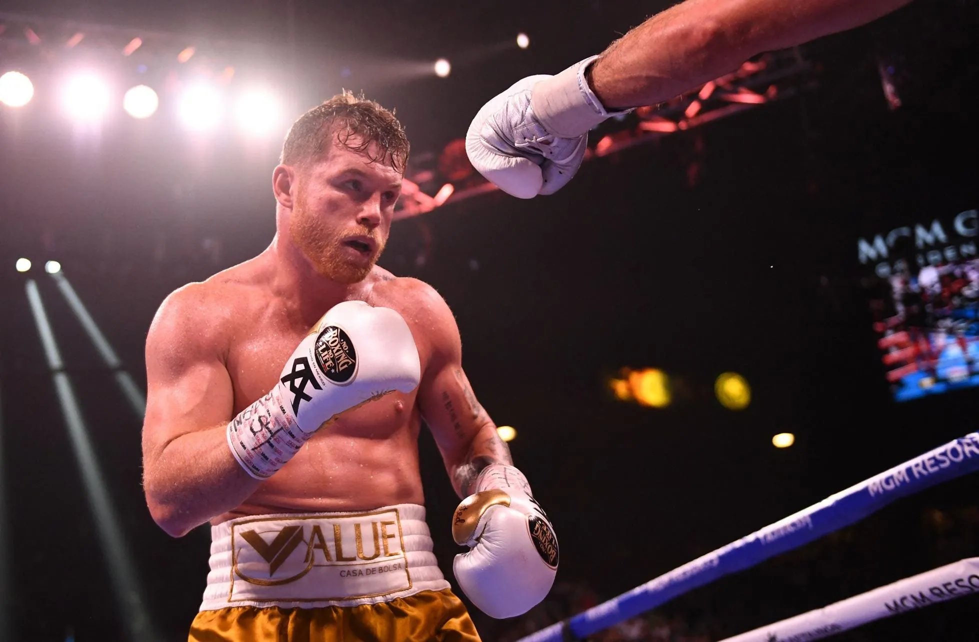 Canelo Álvarez thuê một người đại diện mới để giúp anh đấu với các nhà tiếp thị sau trận đấu hôm thứ bảy