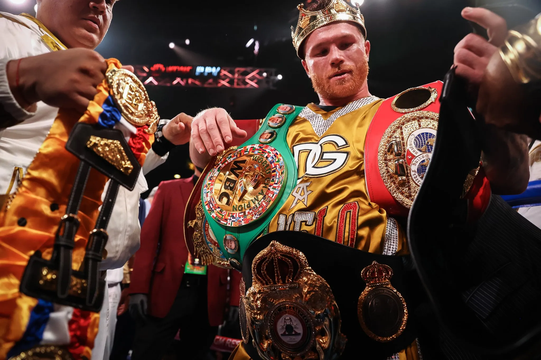 Canelo” Álvarez: Vua Quyền Anh – Hiệp Hội Quyền Anh Thế Giới