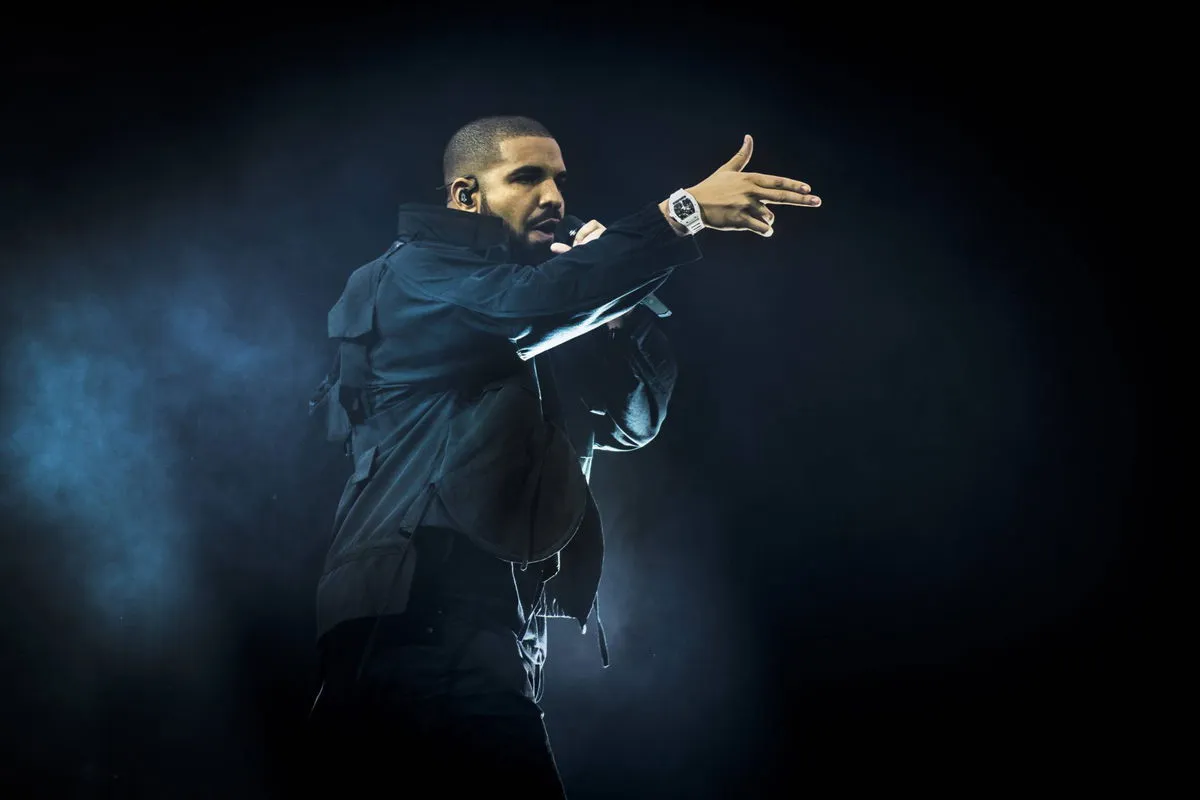 image_67611a4d94640 Drake donates $17,000 as a reward to the female fan who won the Drake lookalike contest