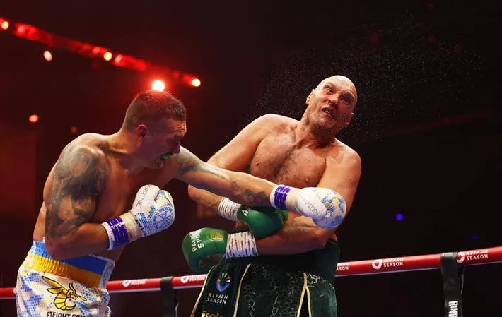 image_67638adf5f794 The boxing ring becomes an AI laboratory. Tyson Fury and Usyk 2 face an emotionless referee!