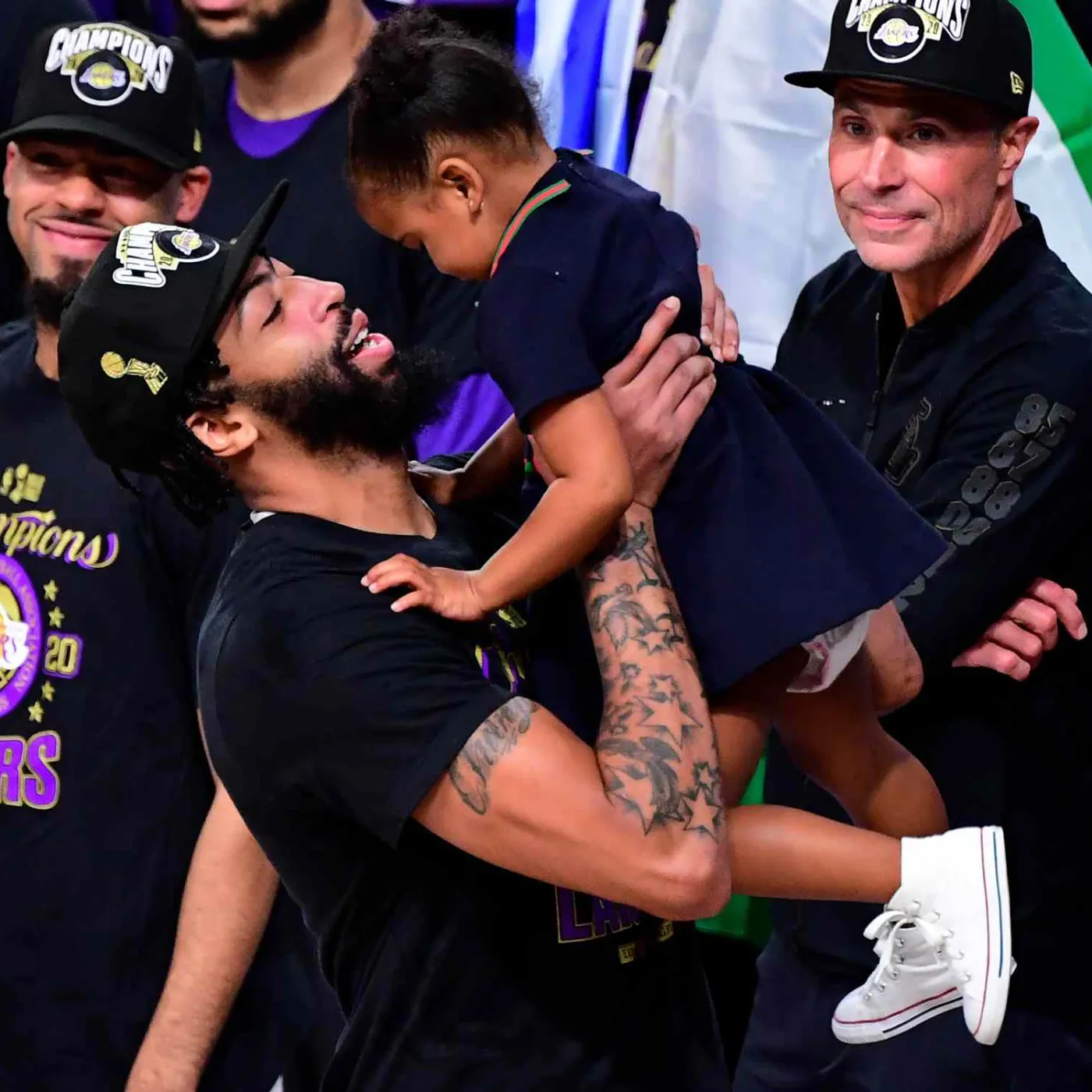 image_6768d42734283 Anthony Davis Trolled by Wife After Hachimura's Game-Changing Play