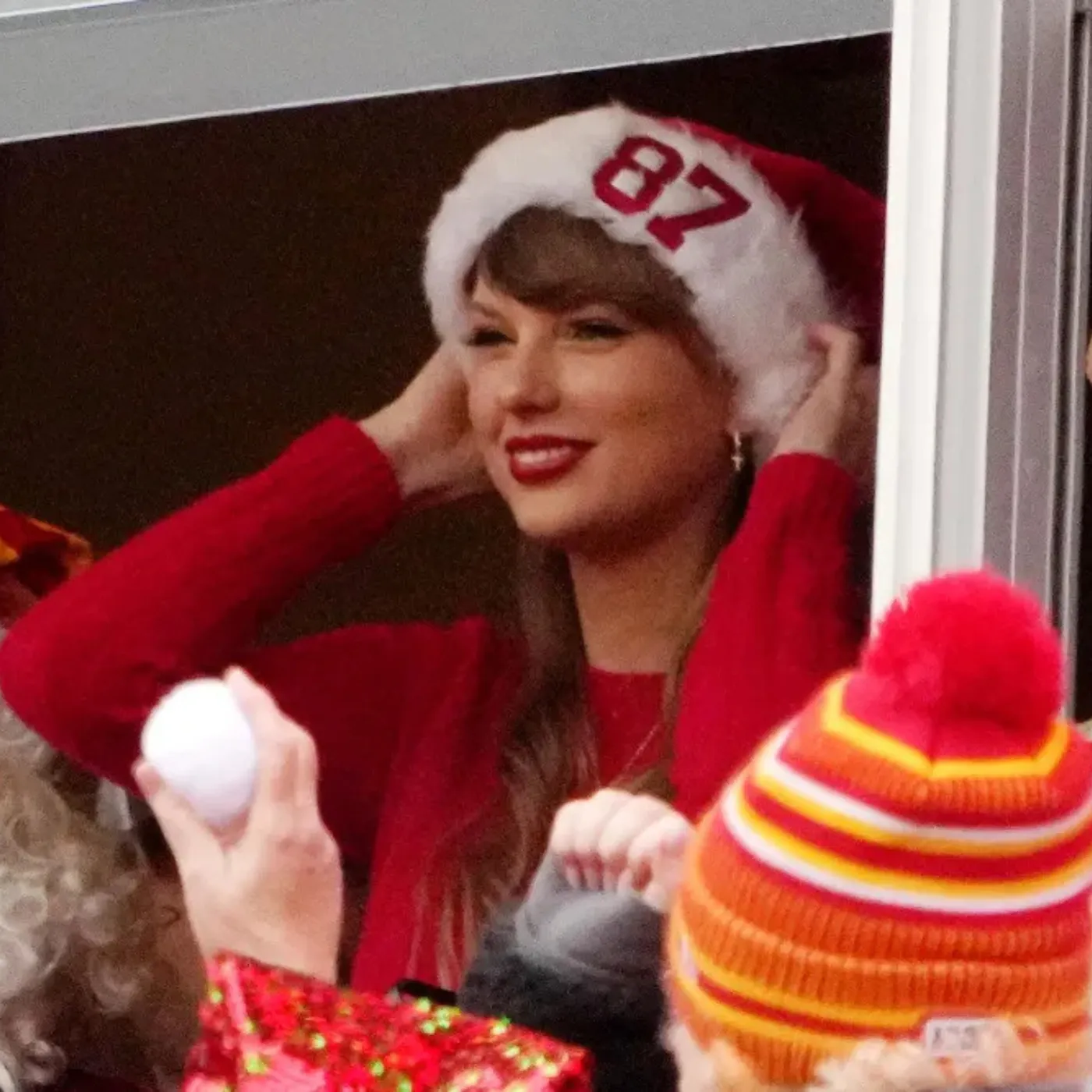 image_676cc8b29513a Taylor Swift Sparks Buzz with Her Like on Kansas City Chiefs Record Breaking Post