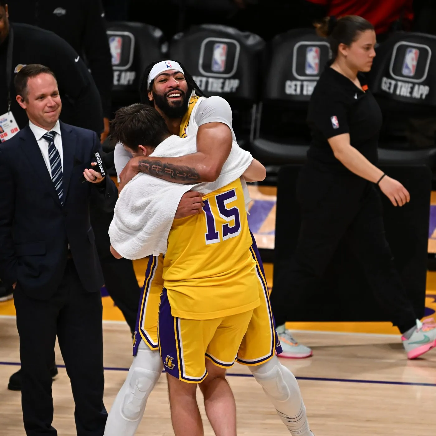 image_6772095a4c019 Anthony Davis Keeps Composure Amid Austin Reaves’ Playful Interview Antics