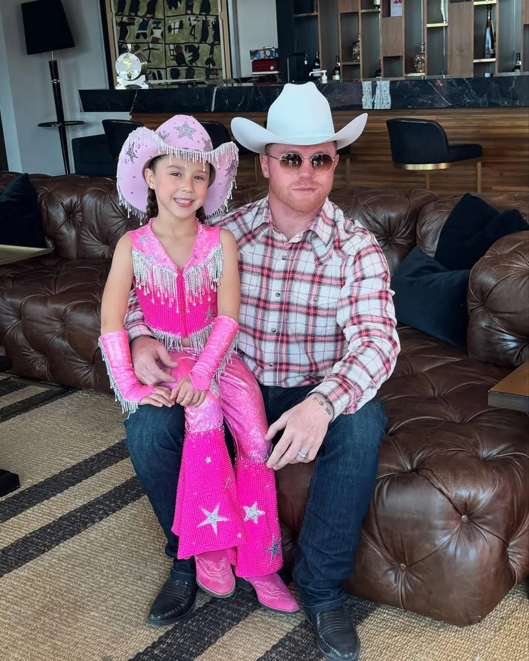 image_6773b008eae74 Canelo Alvarez celebrated his daughter Maria Fernanda's seventh birthday with the Mexican boxer dressed as a true modern cowboy, complete with leather boots, Western shirt, and hat. Click here to find out more about this unforgettable birthday celebration