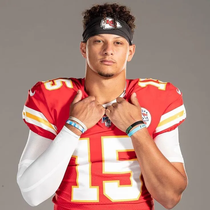 image_6775257869ae0 Amid Family Emergency, Randi Mahomes’ 2-Word Message for Fans as Patrick Mahomes’ Grandad Hospitalized.Click below to find out