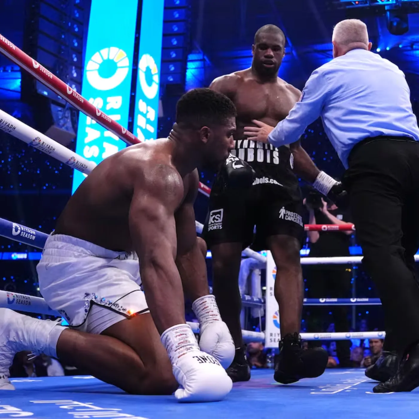 Behind every victory always appears the director for win as Islam Makhachev's Khabib, leading Daniel Duboi in the forward match