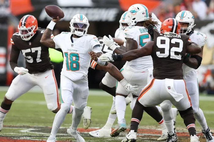 image_6778a40e611ea Unexpected Twist: Tua Tagovailoa’s Injury Forces Dolphins to Turn to Tyler Huntley for Week 18