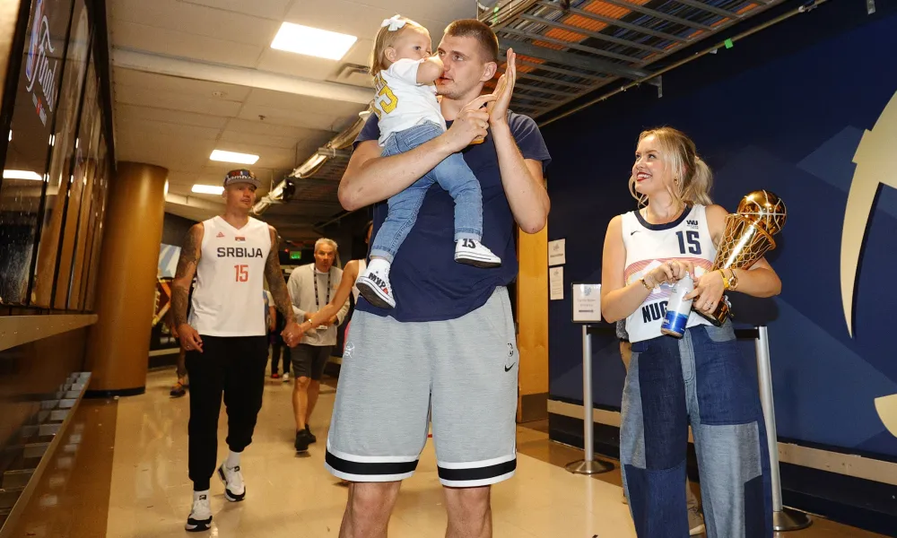 image_6778b2a185ca8 Nikola Jokic's wife joined in the supporters' cheers. A memorable moment.