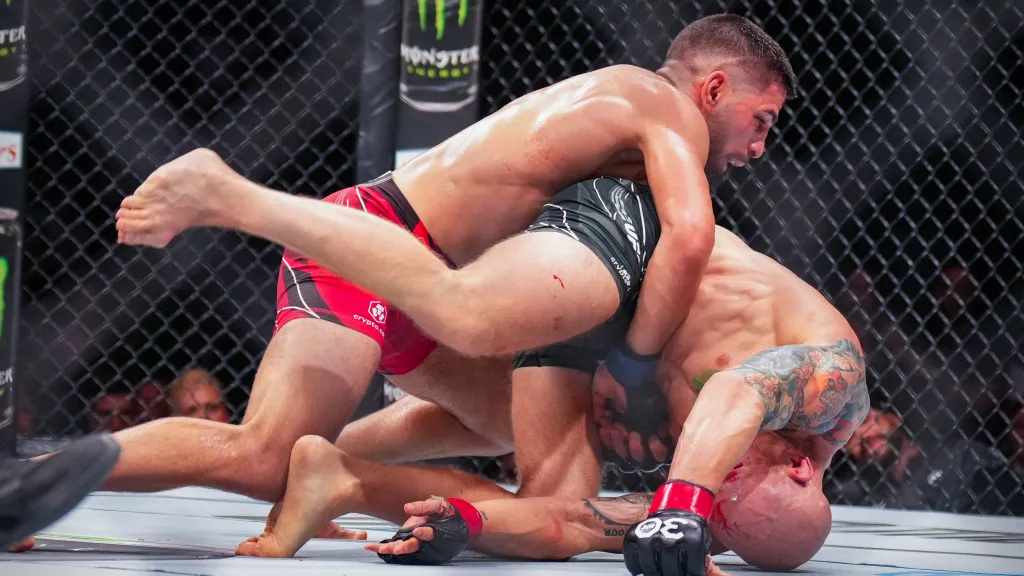 image_67b3fe159e154 Blood, Sweat, and Glory: Topuria Challenges Volkanovski's Reign