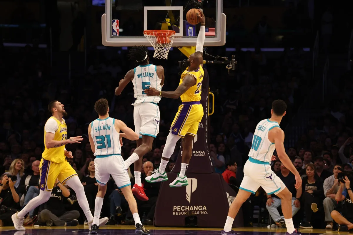 image_67b716c873fd1 LeBron’s Shocking Dunk Video Sparks Wild Reactions—You Won’t Believe What Happened!